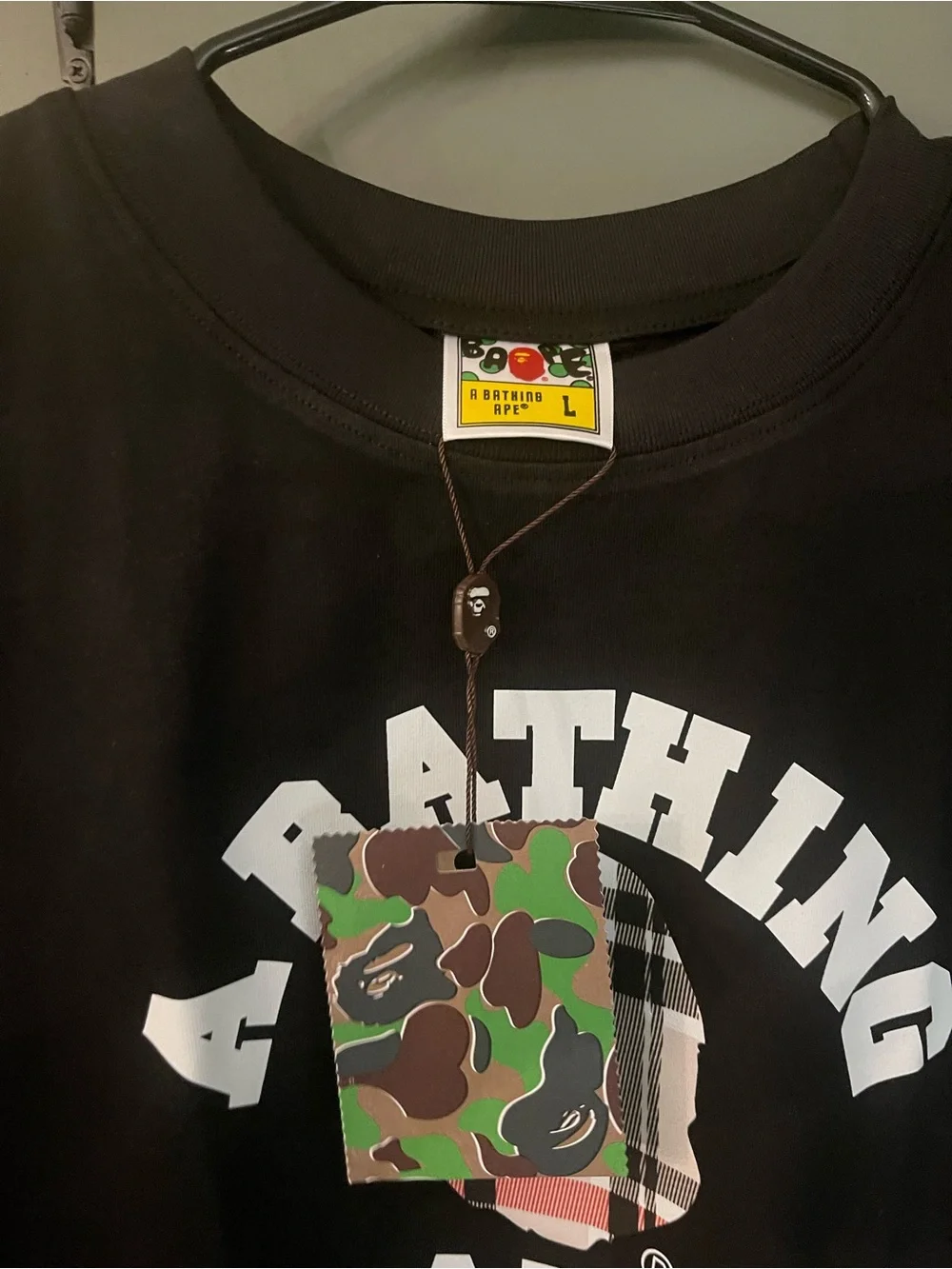 Mens Graphic Design Tee Size L.